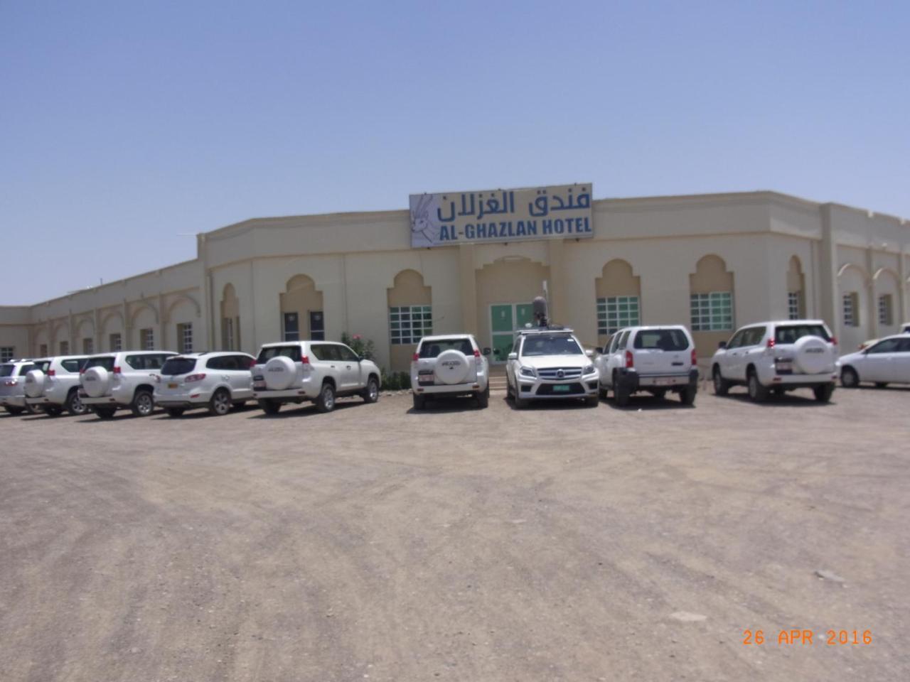 Al Ghazlan Hotel Sinaw Ruddah Eksteriør billede